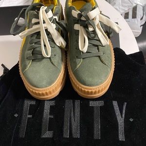 Puma Fenty By Rihanna Cleated Creeper Lace Up Suede Women Trainers 366268 01